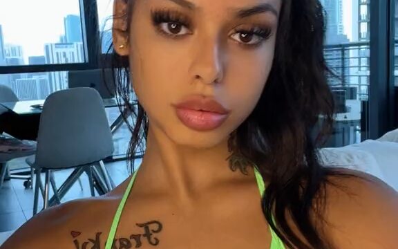 Minaaxo – nude bikini show body so sexy !!!