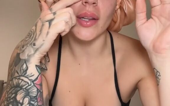 Woahkenzy nude big boobs show !!!