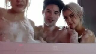 Tana Mongeau – Hot threesome in bath !!!