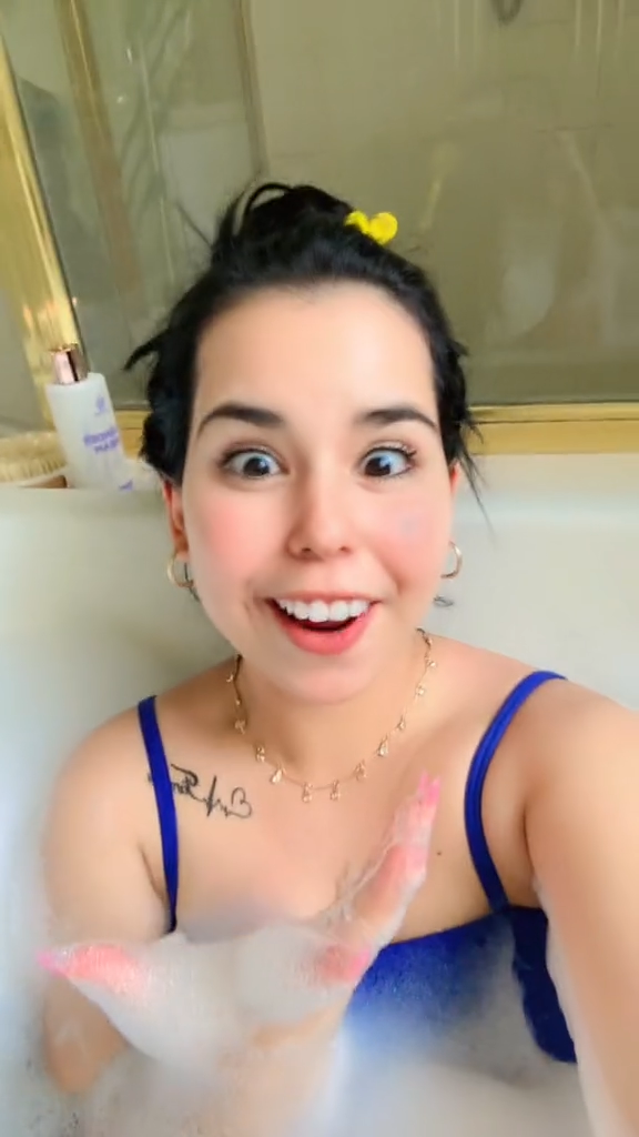 Britneyyy Nude Playing In Bathub Hot OLF Video