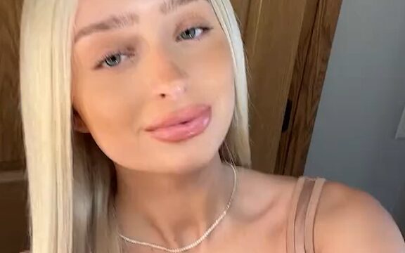 Cakebatterchlo  Show off Hot Boobs – Onlyfans Leak