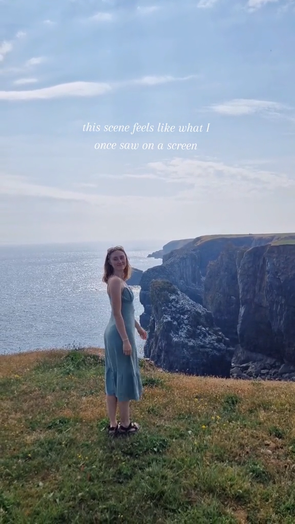 hannahhikes Nude show on beach