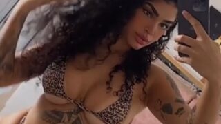 Bianca Censori Onlyfans Leak – Show Body in front of the mirror