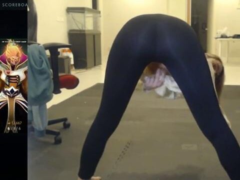 Streamer Bends Over Yoga Pose Boob Flash Upblouse