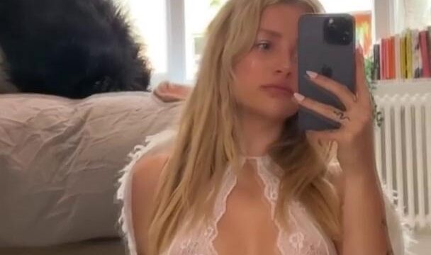 Lottie Moss Nude Spreading It Open Wide For You Onlyfans Video