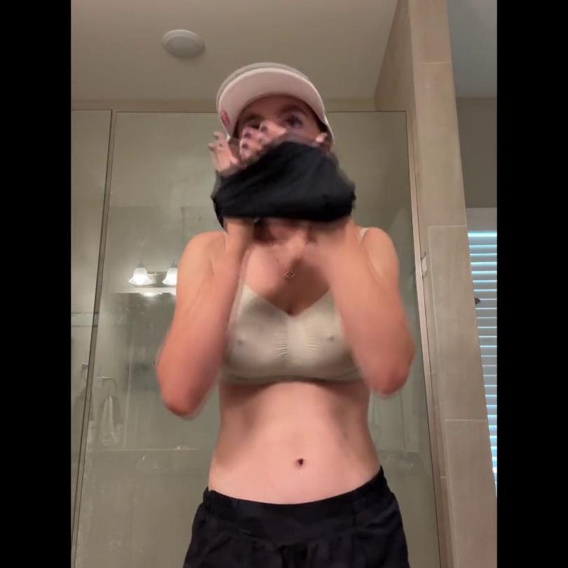 Gracecharisxo Nude Onlyfans Teasing Tits Selfie Video